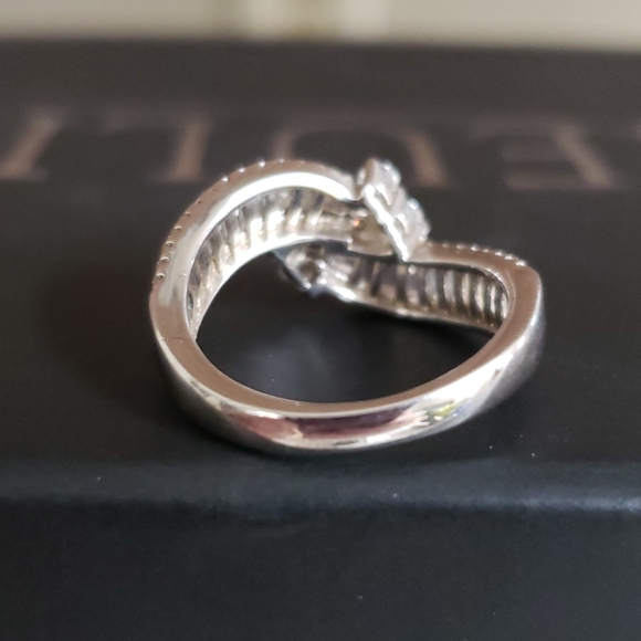 Ring - Picture 4 of 5